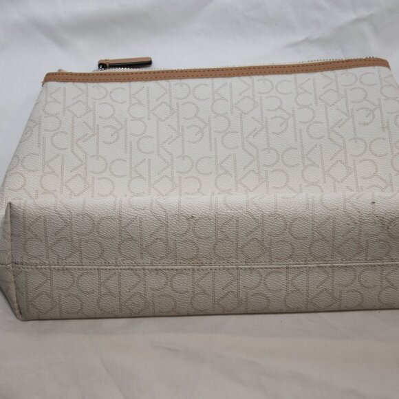 Calvin Klein Makeup Pouch - Picture 3 of 5